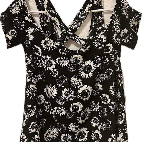 Women’s Blouse - Picture 8 of 8